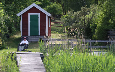 Lakeside holiday with landing stage and bathing hut